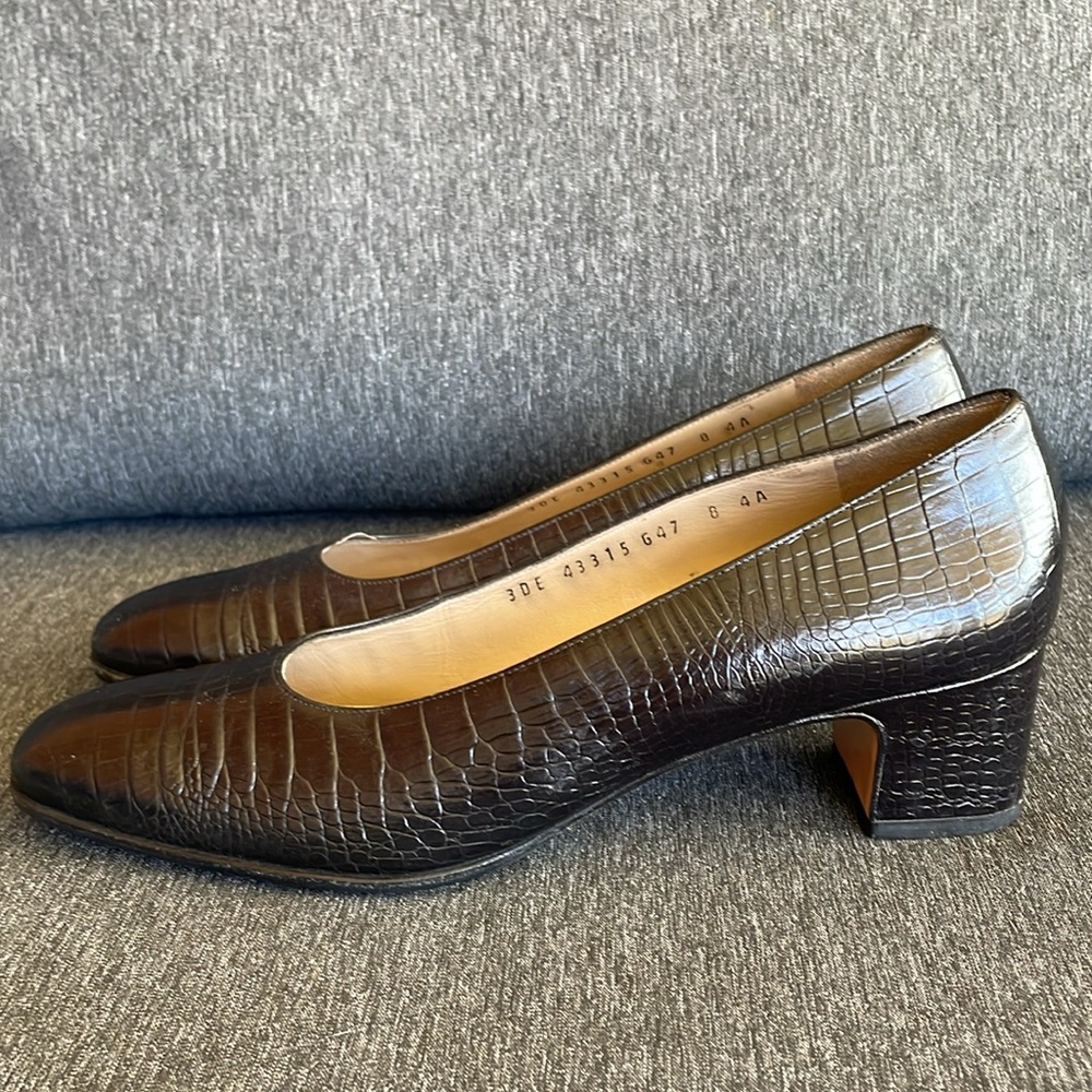 Salvatore Ferragamo pumps shoes low heel black crock leather size 8 / 4A